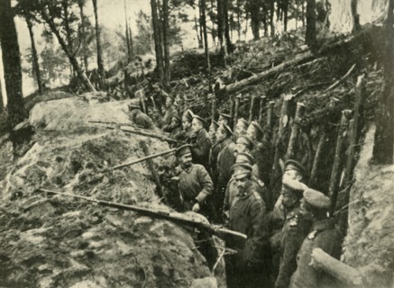 'Discussing the Situation in the Russian Trenches', .  Creator: Unknown.