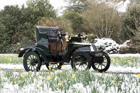 1904 De Dion Bouton model Q in snow with daffodils at Beaulieu. Creator: Unknown.