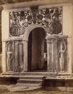 Entrance to the Nata Dewale Grounds, Kandy, c. 1880. Creator: Scowen & Co. (British, active Ceylon, 1876-1895).