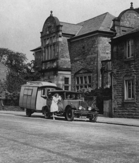 Voyageur caravan with Morris Oxford 1927. Creator: Unknown.