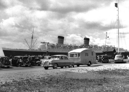 1952 Ford Zephyr towing Winchester Pipit caravan Queen Elizabeth in B/g.. Creator: Unknown.