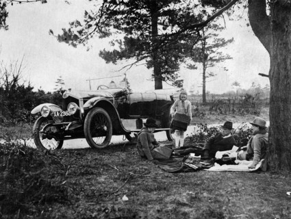 1920 Crossley 25-30hp family picnic. Creator: Unknown.