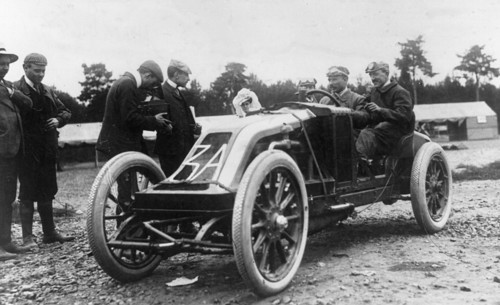 1906 Renault, Szisz in Grand Prix de L'ACF. Creator: Unknown.