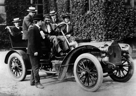 1905 Peerless type 10 with Barney Oldfield. Creator: Unknown.