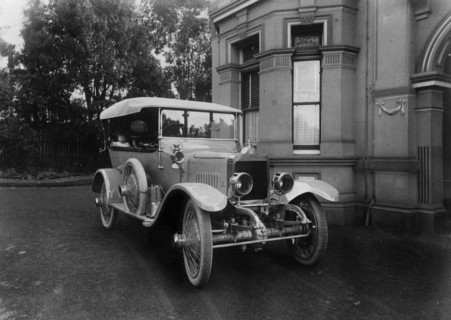 1913 Standard Colonial model. Creator: Unknown.