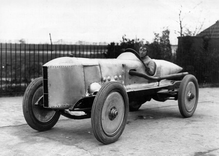 1913 Percy Lambert in Talbot Special 25hp at Brooklands, breaks 103 miles in 1 hour record. Creator: Unknown.