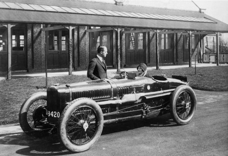 Leo Cozens and May Cunliffe with 1924 Sunbeam Grand Prix car. Creator: Unknown.