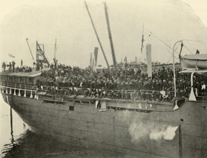 '"Matteawan" Docking, Afternoon of June 9th', Spanish-American War, 1898, (1899). Creator: Burr McIntosh.