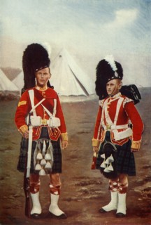 'Sergeant and Bugler, 1st Argyle and Sutherland Highlanders', 1900. Creator: Gregory & Co.