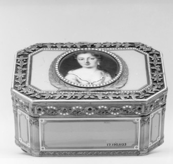 Snuffbox with portrait of a woman, 1776-77. Creator: Joseph Etienne Blerzy.