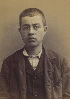 Maince. émile. 19 ans, né à Levallois-Perret (Seine). Réparateur d'objets d'arts. Anarchiste. 6/1/94. , 1894.