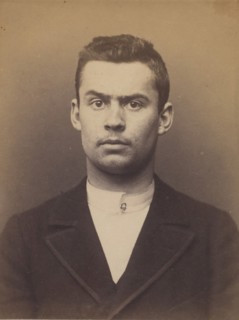 Cros. Jean. 19 ans, né à Négrin (Tarn). Tailleur d'habits. Pas de motif. 8/3/94., 1894.