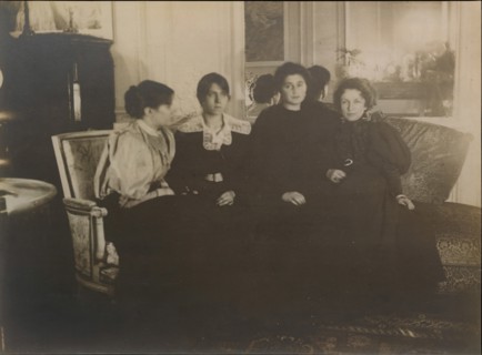 Paule Gobillard, Jeannie Gobillard, Julie Manet, and Geneviève Mallarmé, 1895.