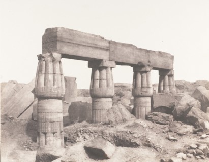 Karnak (Thèbes), Palais - Partie Posterieure - Fragment de Colonnades Vu du Point S, 1851-52, printed 1853-54.