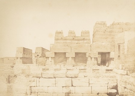 Pigeonniers bâtis sur la colonnade méridionale du palais d'Aménophis III, à Louxor, Thèbes, 1849-50.