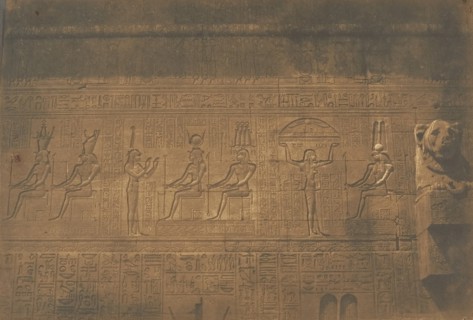 Sculptures sur la façade postérieure du grande Temple de Dendérah (Tentyris), 1849-50.