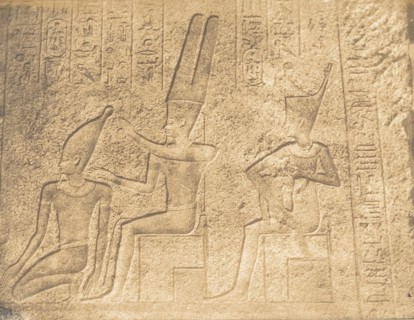 Sculptures extérieures du Sanctuaire de granit du Palais de Karnac (Ammon assurant la couronne sur la tête de Philippe-Aridée), 1849-50.