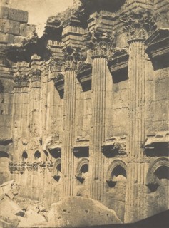 Colonnade intérieure du Naos du Temple de Jupiter, à Baâlbek (Héliopolis), September 15, 1850.