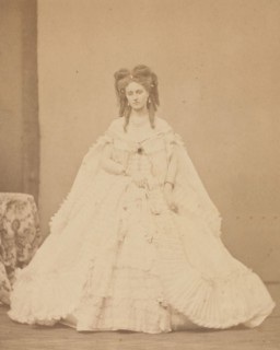 Le peignoir plissé, 1860s.