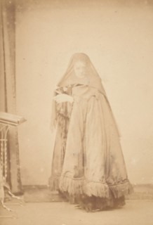 [La Comtesse in Hat with Veil and Cape with Fringe, Serie à la Ristori], 1860s.