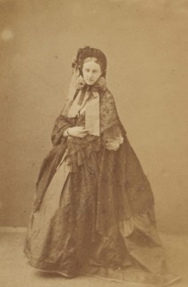 Le chapeau à brides, 1860s.