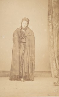 [La Comtesse in Cape with Fringe; Serie à la Ristori], 1860s.