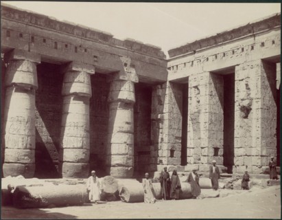 Medinet Habou, 2me cour cote sudouest, 1870s.