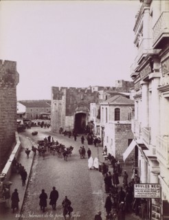 Intérieur de la Porte de Jaffa, ca. 1870.