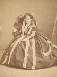 [La Comtesse Seated with Fan], 1860s.