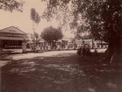 Hotel des Indes, Batavia, 1860s-70s.