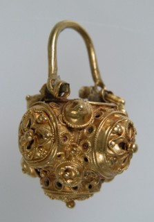 Basket Earring, Byzantine, 10th-11th century.