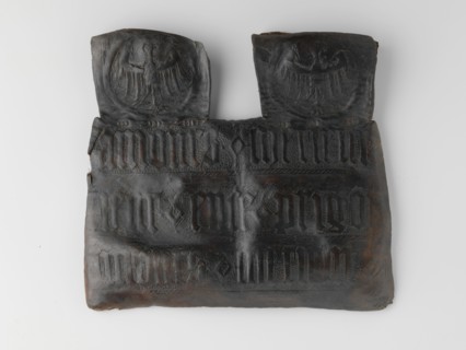 Purse, French, 1400s. Inscription translates as, "Love holds me: Holds me in this prison: Love holds me."