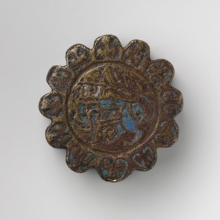Round Dagger Pommel with Scalloped Edges