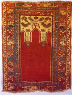 Prayer Rug with Triple Arch Design