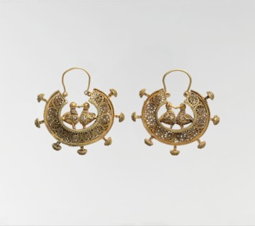 Earring, Iran, 11th-12th century.