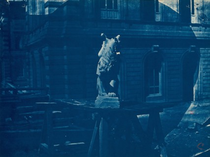 Sculpture de griffon sur un chantier à Marseille (Sculpture of a Griffin on a construction site in Marseille), c. 1866-1868.