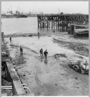 Red Lion Wharf, Northfleet, Gravesend, Gravesham, Kent, 24/08/1951. Creator: John Laing plc.