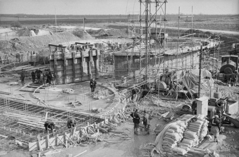 Bardney Sugar Factory, Bardney, West Lindsey, Lincolnshire, circa 1956. Creator: John Laing plc.
