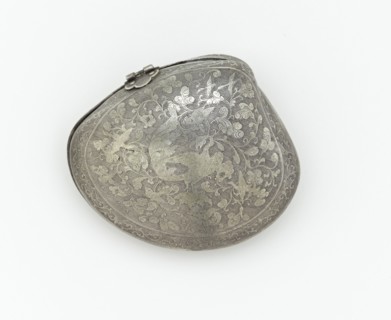 Hinged cosmetic box in the form of a clam’s..., Early or mid-Tang dynasty, late 7th-early 8th cent. Creator: Unknown.