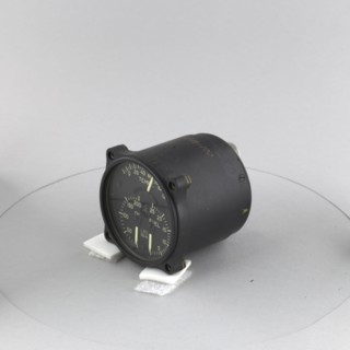 Indicator, Combined, Oil Temperature / Oil Pressure / Fuel Pressure, Navy. Creator: Thomas A. Edison, Incorporated.