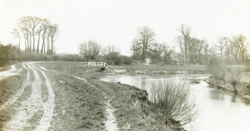 Kelmscott Manor: From the Thames, 1896. Creator: Frederick Henry Evans.