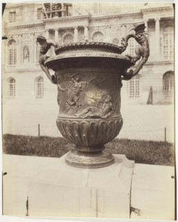 Versailles, Vase par Ballin, 1903. Creator: Eugene Atget.