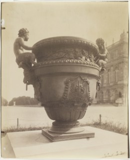 Versailles, Vase par Ballin, 1905. Creator: Eugene Atget.