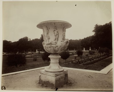Versailles, Vase par Cornu, 1902. Creator: Eugene Atget.