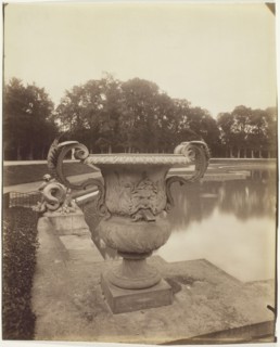 Versailles, Vase, Bassin de Neptune, 1901. Creator: Eugene Atget.