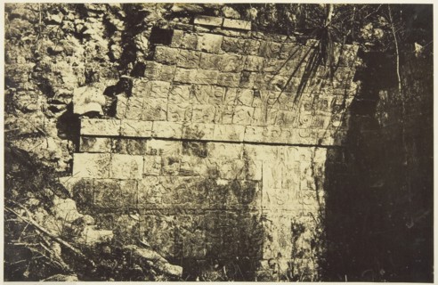 Palais Du Cirque à Chichen-Itza, Intérieur d'une salle, 1859. Creator: Désiré Charnay.