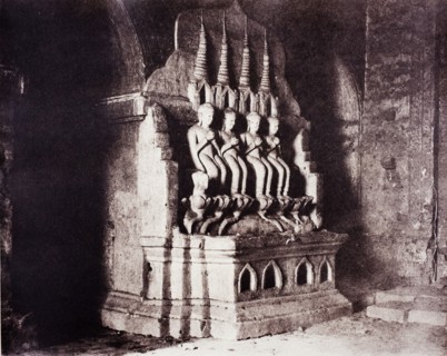 No. 23. Pugahm Myo [Pagan]. Figures in Damayangyee Pagoda [Dhamma-yan-gyi]., 1855, printed 1856. Creator: Captain Linnaeus Tripe.