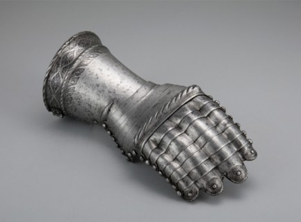 Mitten Gauntlet for the Right Hand, Augsburg, c. 1540. Creator: Unknown.