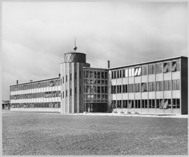 Shell Haven Oil Refinery, Shell Haven, Stanford Le Hope, 13/05/1957. Creator: John Laing plc.