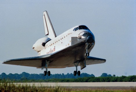 STS-47 Endeavour landing at Kennedy Space Center, USA, September 20, 1992.  Creator: NASA.